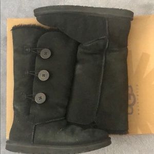 Ugg Bailey Button Triplet Suede